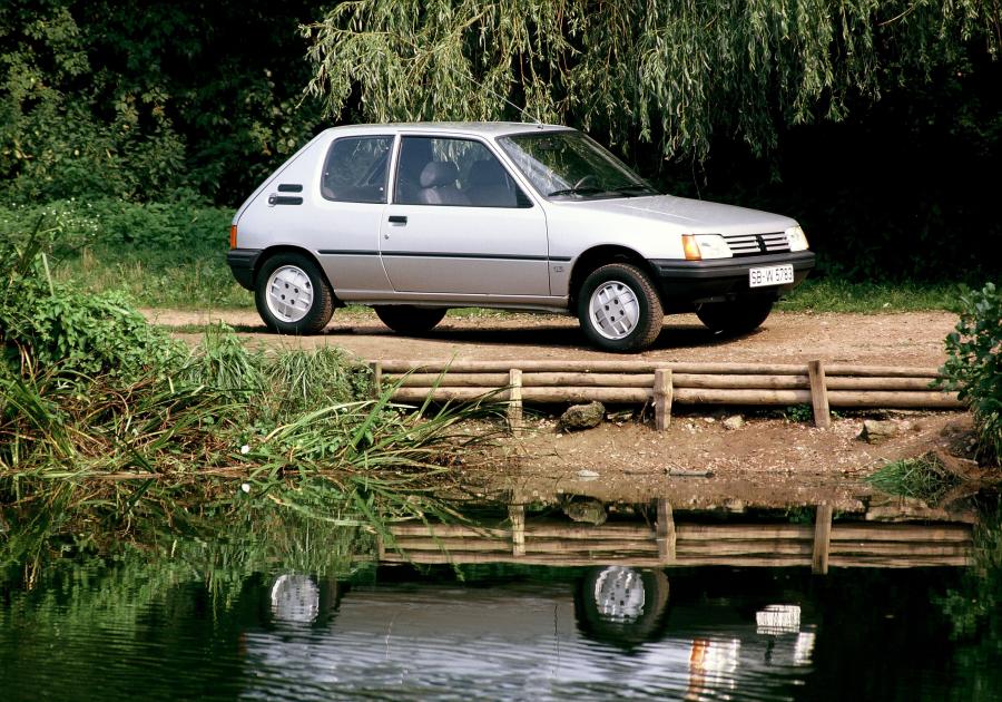  Peugeot 205 3-Door 1984 года  (фото 7 из 9)